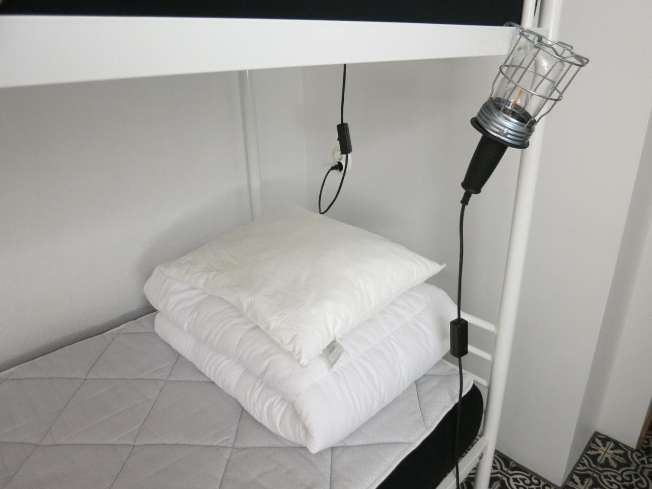 Cama en habitación compartida de 6 camas